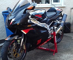 Aprilia rsvr 1000