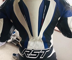 RST leather suit. - Image 3/9