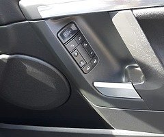 Car - Image 3/10