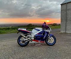 1999 Suzuki GSX-R 750 - Image 3/6