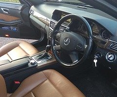 Mercedes E220 AVANTGARDE