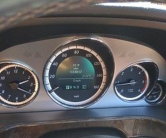 Mercedes E220 AVANTGARDE - Image 5/5