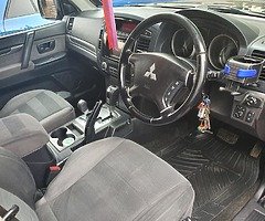 2011 Mitsubishi Pajero - Image 4/8