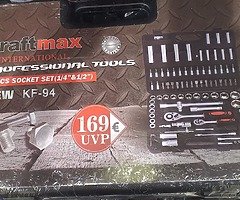 tools 150 the lot pm if interested needs gone - Image 4/4