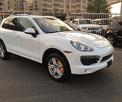 Porsche caynne V6 2012 sunroof rear camera tail gate leather heated seats call on 03.268 143