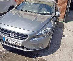 Volvo v40