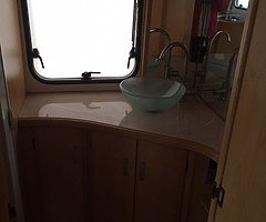 6 berth luxury caravan - Image 6/10
