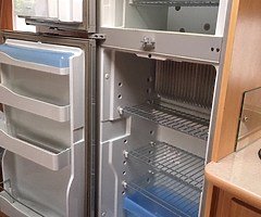 6 berth luxury caravan - Image 10/10