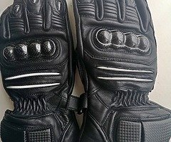 Motorcycle leather gloves