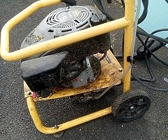 I am selling a very high quality petrol power washer