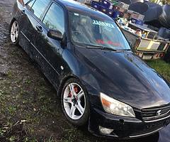 Lexus is200