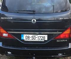 7 seats car