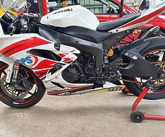 2011 zx6r supersport race bike