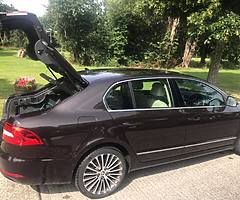 Skoda Superb Elegance 2.0 Tdi 140hp (Manual) Road tax €200, NCT expiry July 2020, Leather interior - Image 6/10