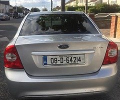 Ford Focus ZETEC saloon - Image 3/10