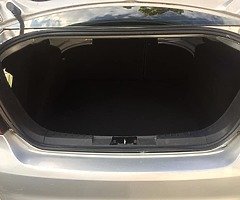 Ford Focus ZETEC saloon - Image 4/10