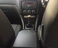 Ford Focus ZETEC saloon - Image 8/10