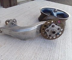Ducati 916 swingarm an wheel Bandit 1200?