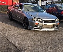 R34 4 door skyline