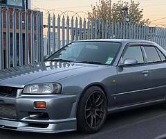 R34 4 door skyline