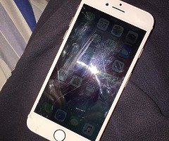 Iphone 7 32gb rosegold cracked screen still works 100%highest offer or swaps