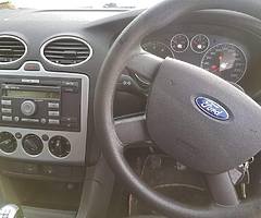 06 Ford Focus 1.4p with NCT
