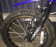 Kids scrambler push bike - Image 3/4