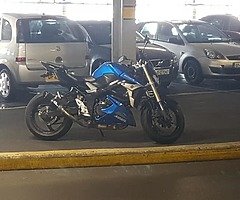 Suzuki gsr 750
