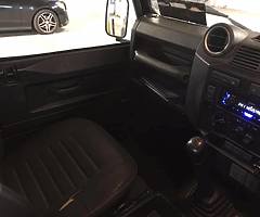2010 Land Rover Defender 90 - Image 6/8