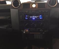 2010 Land Rover Defender 90 - Image 7/8