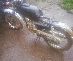 1983 Honda CB - Image 3/4