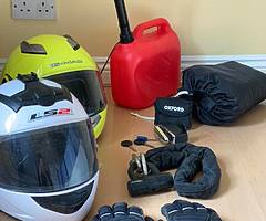 2 Helmets, 1 gloves, 1 disc brake lock, 1 cover, 1 jerrycan, 1 lock.