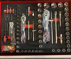 BRAND NEW GERMAN TOOL TROLLEYS INCLUDING 356 TOOLS 6 DRAWERS + SIDE CABINET
FREE DELIVERY - Image 3/8