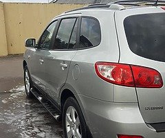 For Sale HYUNDAI SANTA FE NCT 31-8-2020 TAX 08-2019 and new4 tires CRD 4WD AUTOMATIC - Image 5/10
