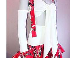 Selling for a freinds brand new samantha chong 2 pice lovely to small aize 6-8 pm if intrested