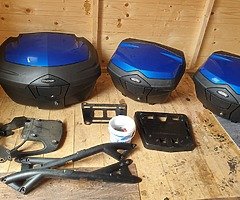 Triumph 1050 genuine luggage and top box all fittings and keys