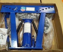 ** SELECTION OF GARAGE EQUIPMENT ** - Image 5/8