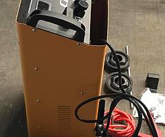 New 12/24v 530 amp Battery Charger and Booster