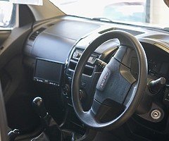 Isuzu Dmax 2.5l twin turbo 4x4 - Image 4/5