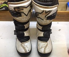 boys Mx clothing/helmets - Image 4/9