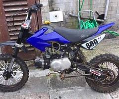 Yahama 125cc moped an 110cc pitbike text me if intrested