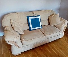 Free Couch - Image 3/5