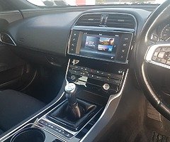 Jaguar XE R-Sport 180ps - Image 6/10