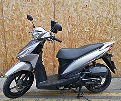 Moto Suzuki Address