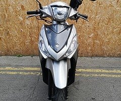Moto Suzuki Address