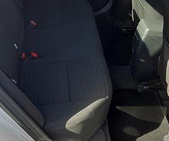 09 toyota corolla - Image 6/9