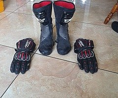 Pair of TCX mens motorbike boots and a pair of RST gloves for sale