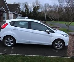 White Ford Fiesta 2011 - Image 6/8