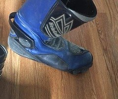 Motorcycle jacket and trousers boots - Image 3/4