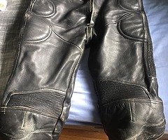 Motorcycle jacket and trousers boots - Image 4/4